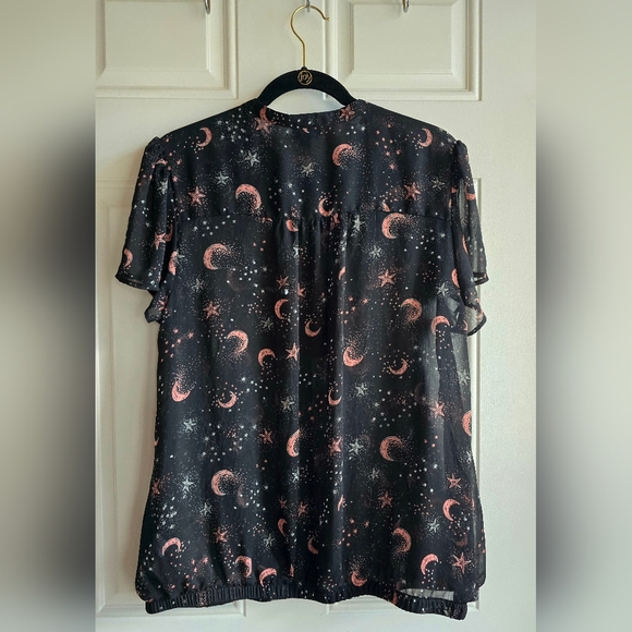 Torrid 0 Black Stars and Moon Print Chiffon Banded Top with Mandarin Collar- EUC - Picture 5 of 9